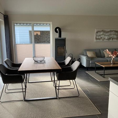 Watt'N Blick - Hundefreundliches Ferienhaus Mit Ausblick Ueber Die Wiesen Bis Zum Deich Schweiburg エクステリア 写真