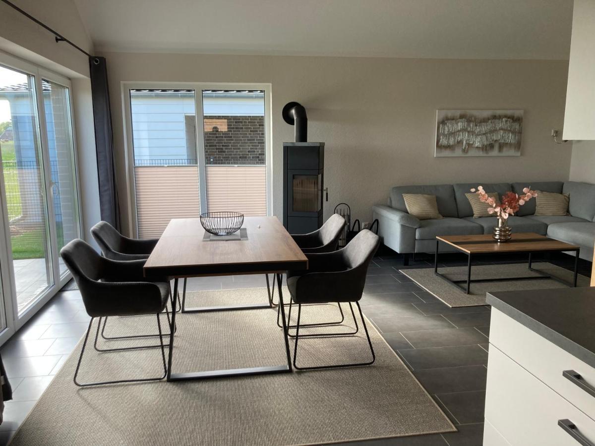 Watt'N Blick - Hundefreundliches Ferienhaus Mit Ausblick Ueber Die Wiesen Bis Zum Deich Schweiburg エクステリア 写真