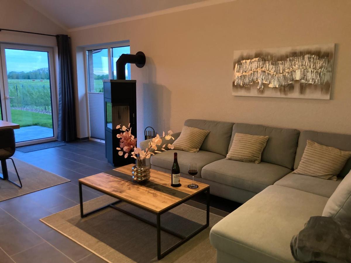 Watt'N Blick - Hundefreundliches Ferienhaus Mit Ausblick Ueber Die Wiesen Bis Zum Deich Schweiburg エクステリア 写真