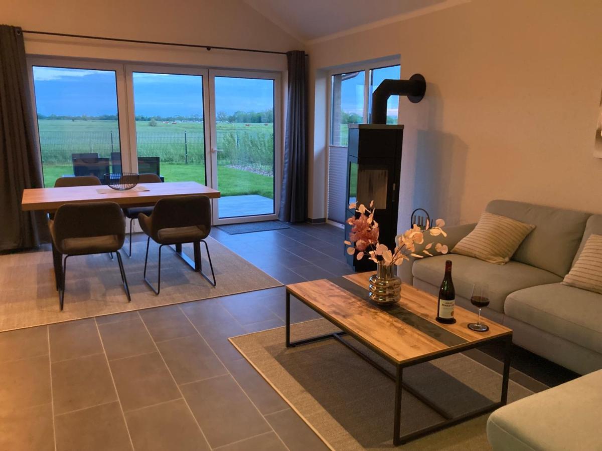 Watt'N Blick - Hundefreundliches Ferienhaus Mit Ausblick Ueber Die Wiesen Bis Zum Deich Schweiburg エクステリア 写真